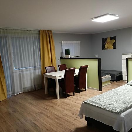Letnia Oaza "Forsycja" Villa Sobienie Jeziory Luaran gambar
